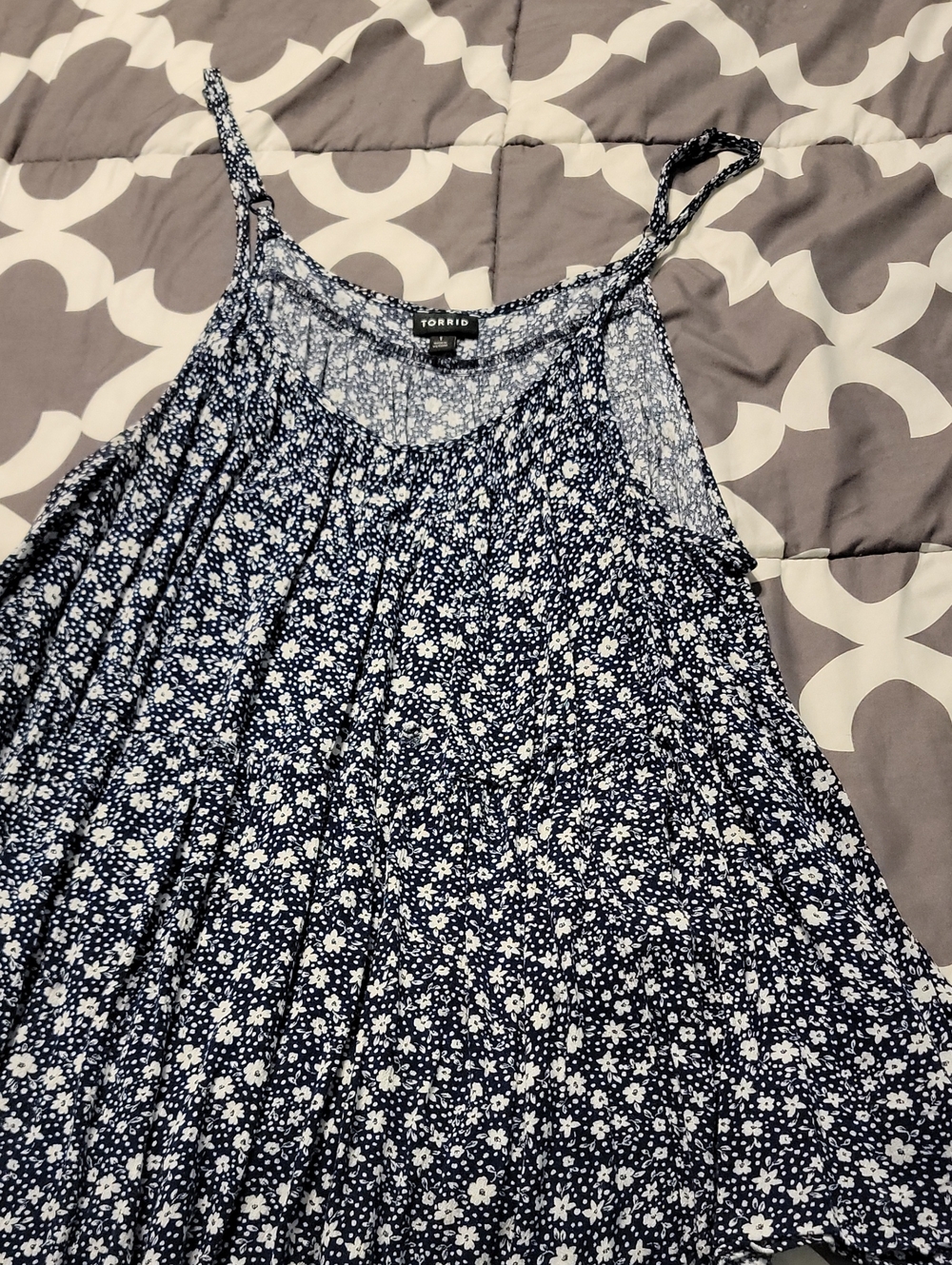 Torrid Size 1 Navy and White Floral Spaghetti Strap Cami New Stretchy Plus Size